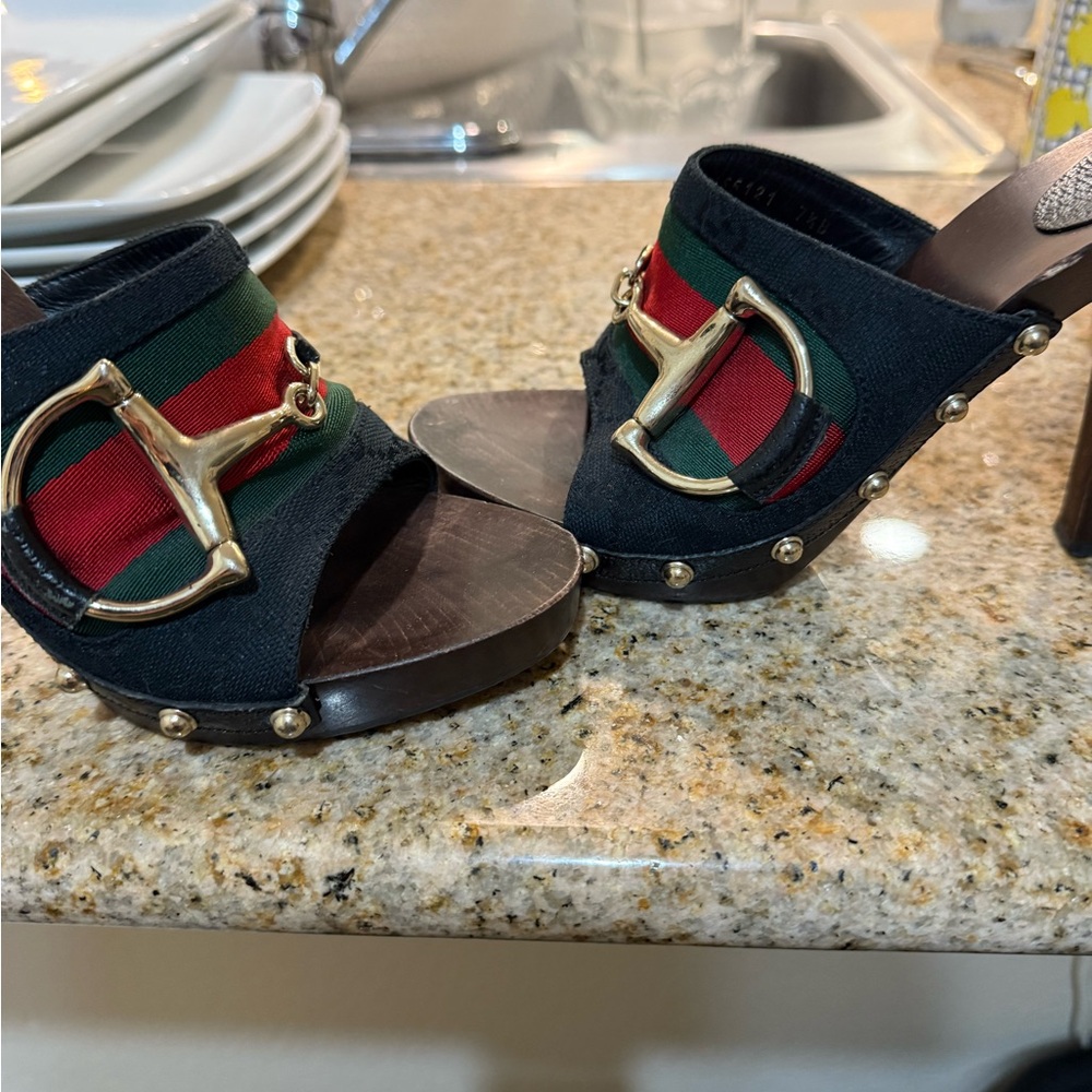 Elegant Gucci Women's Heels - Picture 2 of 7